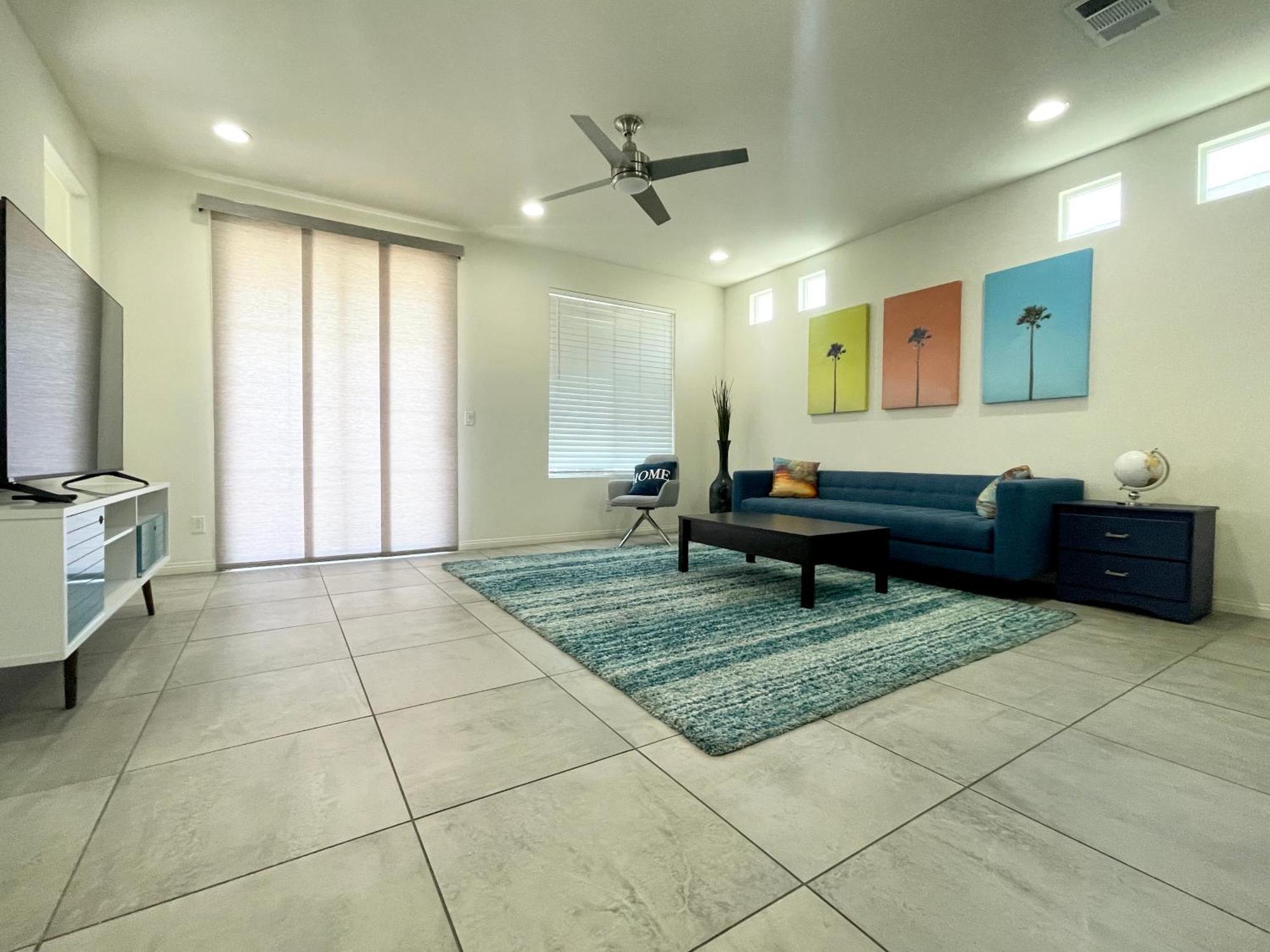 Fun 3-story House In Vegas - 9mins To Strip And Airport! Сasa de vacaciones Las Vegas